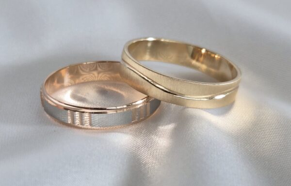Nouvelles alliances en or 18k